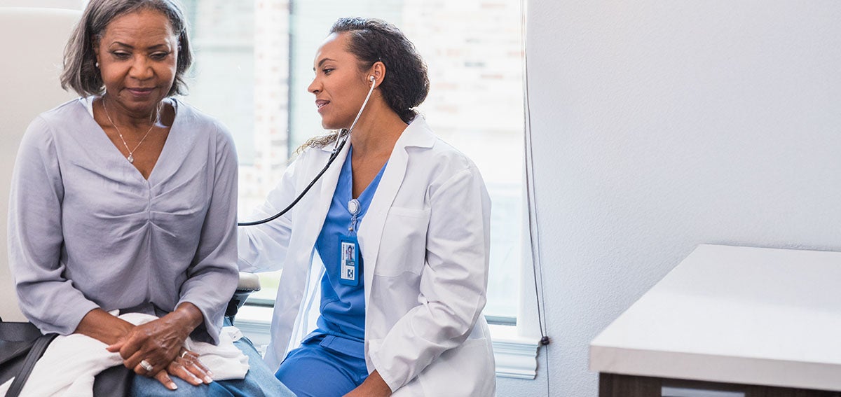 Doctor listens to patient's breathing.